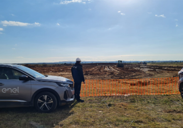 foto noticia Endesa, a través de su filial renovable EGPE, aplica la última innovación en la construcción de una nueva planta solar en Sevilla.